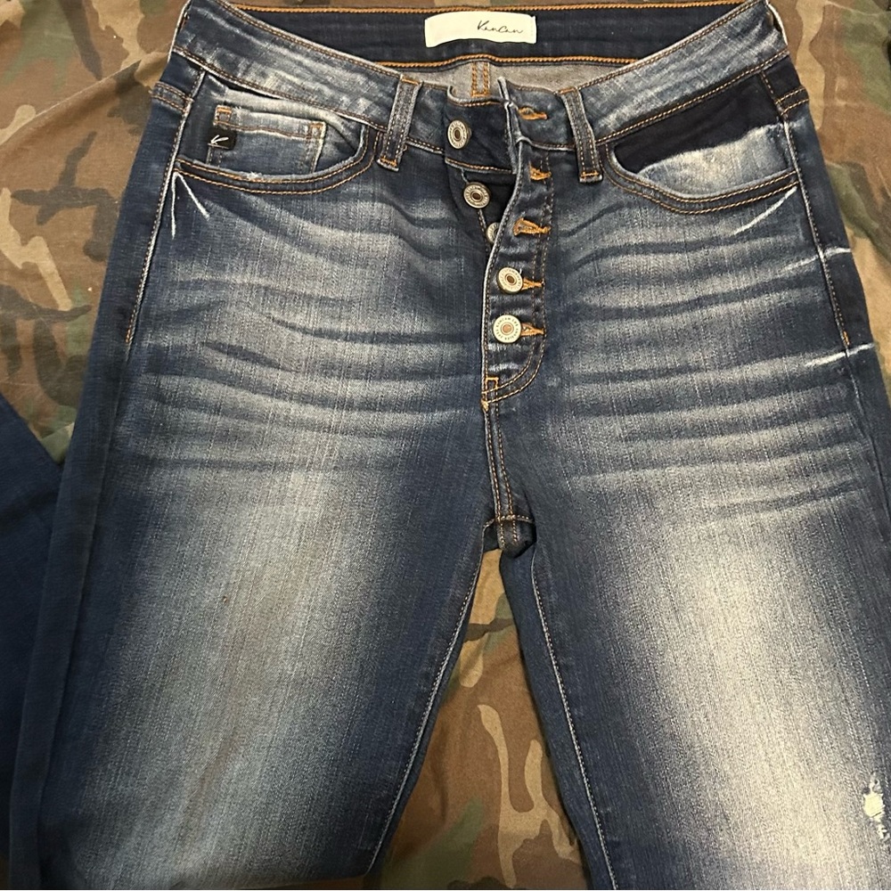 Kancan jeans for sell. Excellent condition. They are a size 9/28.